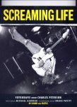 PETERSON, CHARLES (fotografie) & MICHAEL AZERRAD (tekst) & BRUCE PAVITT (voorwoord) - Screaming Life  -  De sound van Seattke