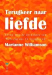 Williamson , Marianne . [ ISBN 9789072455499 ] 2725 - Terugkeer naar liefde . ( Leven met de principes van een Cursus in Wonderen . ) Wees niet bevreesd , maar laat je wereld verlicht worden door wonderen .  We werden geboren met een natuurlijke neiging om onze aandacht op liefde te richten. -