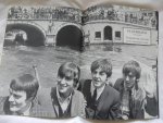 Jaap Holtzapffel - Gracht en & Glorie  - History of the Hirsch Building - ( met Foto Beatles in Amsterdam )
