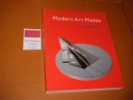 Scharloo, Marjan (ed.) - Modern Art Medals [Catalogus]. A Retrospective
