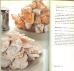 PAUL BOCUSE-uitgekozen door joost schipper - HET BESTE VAN  BOCUSE eenvoudige recepten van de franse meesterkok * *parelhoen of patrijs met kool * courgettebeignets * saucijsjes inwitte wijn