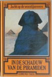 Theil Edmund - Jacht op de woestijnrovers In de schaduw van de piramiden