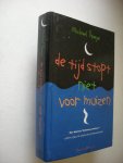 Hoeye, M. / Lenting, I., vert. - De tijd stopt niet voor muizen.Een Hermux Tantamoq-avontuur. geen grote griezeligheidsgraad Hoeye, M. / Lenting, I., vert. - De tijd stopt niet voor muizen.Een Hermux Tantamoq-avontuur. geen grote griezeligheidsgraad