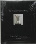 SIEPMAN VAN DEN BERG, EJA - HUUB MOUS. & ETOUNDI ESSAMBA, ANGèLE. - Eja Siepman van den Berg. Fotografie: Angèle Etoundi Essamba.