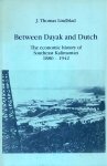 Lindblad, J. Thomas - Between Dayak and Dutch : the economic history of Southeast Kalimantan, 1880-1942