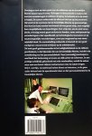 Rijn , W. J. E. van . [ ISBN 9789051945287 ] 2919 - Overstag en Toch op Koers . ( De Koninklijke Marine en haar personeel 1945-2015 . ) Overstag en toch op koers gaat over de militairen van de Koninklijke Marine tussen 1945 en 2005. Zij kregen in deze periode te maken met enorme veranderingen in -