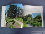 Retour, Patrick en André Steegmans. - Harmonie van huis en tuin. Orshof, een oase van groen en rust.