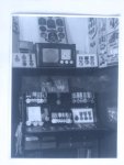  - 3 foto's van een collectie Britse militaria/medailles, begin jaren '80