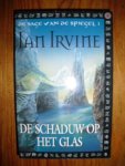 Irvine, Ian - De sage van de spiegel 1.  De schaduw op het glas