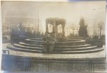  - [2 antique photo's, 2 foto's, The Hague] Two original photo's made in The Hague. 1) Julianamonument Bezuidenhout, 2) Rozententoonstelling in Dierentuin Den Haag in 1926.
