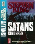 King, Stephen .. Vertaling F.J. Bruning ..  Omslagontwerp  EDD Amsterdam - Satanskinderen   .. De Satanskinderen oefent een groep kinderen een waar schrikbewind uit op hun omgeving