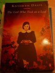 DAVIS, KATHRYN - THE GIRL WHO TROD ON A LOAF