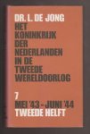 JONG, DR. L. DE (1914 - 2005) - Het Koninkrijk der Nederlanden in de Tweede Wereldoorlog 1939 - 1945. Deel 1 t/m 13. 27 banden.