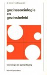 H.M. in 't Veld - Langeveld [Boekomslag: Wim Crouwel] - Gezinssociologie en gezinsbeleid