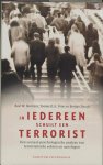 Meertens, Roel W., Yvonne R.A. Prins, Bertjan Doosje - In iedereen schuilt een terrorist. Een sociaal-psychologische analyse van terroristische sekten en aanslagen