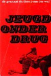 Granaat, Dé / Wal, Theo J. van der - Jeugd onder drug. Een verzameling feiten, meningen en citaten