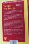 Bakker-Huizinga, Willy - Vrouw - wie ben je ? / Over zelfbeeld en eigenwaarde van vrouwen