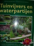 Horst, Arend Jan van der foto's: Philippe Perdereau - Tuinvijvers en waterpartijen. Aanleg en onderhoud van allerlei soorten tuinvijvers, met een uitgebreide plantenkeuze