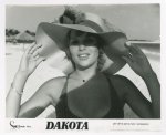 Parra, Pim de la; Wim Verstappen (reg./dir.) - Dakota. Set van 2 filmstills met Monique van de Ven, Kees Brusse/Dakota. Set of 2 film stills