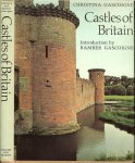 Gascoigne Christina, and Introduction by  Bamber Gascoigne  With 175 illustrations 14 in color , and 3 maps - Castles of Britain