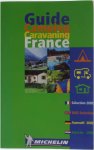 Michelin Travel Publications Staff - Guide Camping Caravaning France, 2002: 3,000 Terrains Selectionnes, 640 Equipes Pour les Camping Cars, 1900 Avec Chalets, Bungalows, Mobile Homes ... 1900 Met Huisjes, Bungalows, Stacaravans