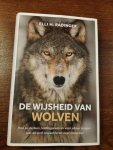 Radinger, Elli H. - De wijsheid van wolven / Hoe ze denken, leidinggeven en voor elkaar zorgen: wat de wolf ons kan leren over mens zijn