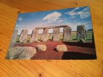 Hoyle ea, drie items over Stonehenge - On Stonehenge, ansichtkaart in kleur, brochure Hoyle ea, drie items over Stonehenge - On Stonehenge, ansichtkaart in kleur, brochure