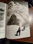 Ernst Grob, Ludwig Schmaderer, Herbert Paidar. - Zwischen Kantsch und Tibet. Erstbesteigung des Tent-Peak, 7363 m. Bildertagebuch der "Drei im Himalaya",