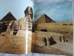 Stewart, Desmond - The Pyramids and Sphinx  -  WONDERS OF MAN