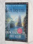 Irvine, Ian - De sage van de spiegel 1: De schaduw op het glas