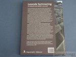 Brants, Chrisje en Kees (tekst) en van Leeuwen, Marius (fotogr.). - Levende herinnering: de oorlog die nooit ophield, 1914-1918.