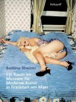 RHEIMS, Bettina - Bettina Rheims - Ein Raum im Museum für Moderne Kunst in Frankfurt am Main.