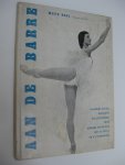 Kool, Maud - aan de barre. Inleiding tot de klassieke ballettechniek voor jongens en meisjes.