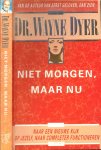 Dyer, Dr. Wayne .. Vertaling door Riet Leijten en Omslag ontwerp A. van Velzen - NIET MORGEN, MAAR NU naar een nieuwe kijk op jezelf, naar completer functioneren