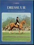 Green C.vertaald door Toos Smeele en de zit van de ruiter - Dressuur  .. Hoe richt men het jonge paard af..........De gangen van het paard...Figuren, wendingen, voltes, slangenvoltes en schoolbewegingen, impuls en verzameling, en een dressuurproef, de Caprilliproef