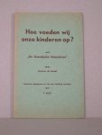 Swaef, J. de - Hoe voeden wij onze kinderen op? Naar "De Geestelycke Queeckerye" door Joannes de Swaef. Opnieuw uitgegeven en van een inleiding voorzien door P. Kuijt.