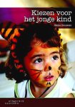 Brouwers , Helma . [ ISBN 9789046901892 ] 2519 - Kiezen voor het Jonge Kind . (  De ontwikkeling van het jonge kind staat volop in de aandacht. Uit onderzoeken blijkt telkens weer hoe belangrijk de taak is van de leerkracht die met jonge kinderen werkt: het aanbrengen van een stevig en breed -