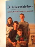 Angus, Maisie & Travers McNeice, en Oakley - De Leeuwenkinderen