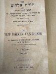  - De vijf boeken van Mozes, benevens de Haptharoth, de Sabbath-gebeden, de piutim en de vijf rollen in het Nederduitsch vertaald door S.I. Mulder.