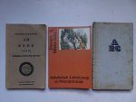 Tierie-Hogerzeil, E. & Leonard de Vries. - Hoe men het ABC begeerde en leerde. Met afbeeldingen meest in de oorspronkelijke kleuren naar de oude originelen/ Vaderlandsch A-B boek voor de Nederlandsche jeugd/ Alphabetisch Letterkransje en Nommerkransje. 3 delen.