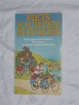 Simons, W. J. - Fietstochten in Europa. Ervaringen en belevenissen van fietsers. Praktische routebeschrijvingen.