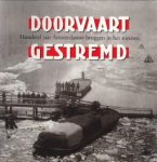 STOOVELAAR, HANS (idee en samenstelling) - Doorvaart gestremd. Honderd jaar Amsterdamse  bruggen in het  nieuws