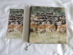 Beukhof, Henk, Frieda van Essen, Elio Pelzers, Jan Sevink (Red.) - De Hoge Veluwe: Natuur en kunst - inclusief de bijbehorende uitvouwbare kaart van de Hoge Veluwe