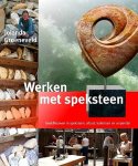 Groeneveld , Jolanda . & Stella Ruhe Producties . [ ISBN 9789058778529 ] 3419 - Werken met Speksteen . ( Beeldhouwen in speksteen, albast, kalksteen en serpentijn . )  Dit boek beschrijft alle aspecten van beeldhouwen in speksteen en andere zachte steensoorten, zoals albast, kalksteen en serpentijn. Aan de hand van vele stap -