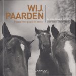 Deleu, Jozef & Lodewijk - Wij, paarden. Poëie over paard en mens. Bloemlezing & foto's.
