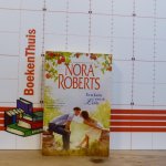 Roberts, Nora - Een kans voor de liefde bevat: Kloof tussen twee werelden - Verleid door de zon