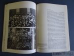 N/A. - Zwartberg: zevenduizend flonkerende kristallen. Jubileumboek uitgegeven naar aanleiding van de viering van vijftig jaar Lacoste kerk te Genk-Zwartberg.