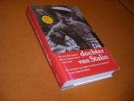 Rosemary Sullivan; Ton Heuvelmans (vertaling) - De Dochter van Stalin. Het veelbewogen leven lan Svetlana Alliloejeva Rosemary Sullivan; Ton Heuvelmans (vertaling) - De Dochter van Stalin. Het veelbewogen leven lan Svetlana Alliloejeva