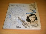 Dick Houwaart (samenstelling en inleiding) - Anne in t voorbijgaan Emoties, gedachten en verwachtingen rondom het huis en het Dagboek van Anne Frank