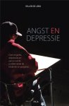 Jong , Willem de . [ isbn 9789077671375 ] 3319 - Angst en Depressie. ( Over angsten, depressies en aanverwante problematiek, een leidraad voor ouders en leerkrachten. )Wanneer kinderen en jeugdigen onder druk komen te staan en de uitdagingen en opdrachten van het leven als een last gaan ervaren, -